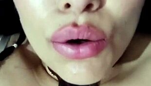 Face of pleasure as she masturbates for you, Bluee the beautiful Colombian housewife flashing! 😘