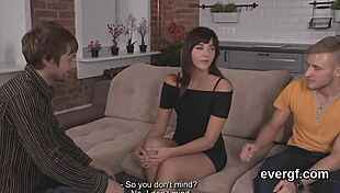 Iubit Sărac Lasă Prietenul Frisky să-i Fută Exprietena Pentru Bani