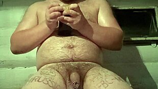 Russian gay guy fists ass with smartphone in homemade video