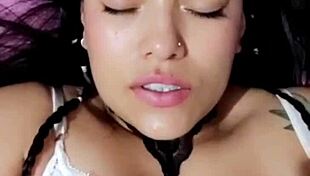 Face of pleasure as she masturbates for you, Bluee the beautiful Colombian housewife flashing! 😘