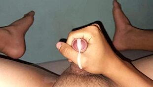 twink jerks off to feet fetish with lots of cum 💦