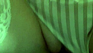 schiava con maschera succhia cazzo poi prende in figa