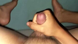 twink jerks off to feet fetish with lots of cum 💦