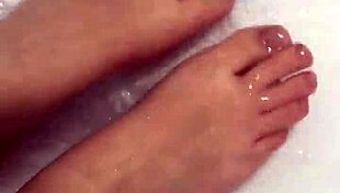 i take off my nylon and take a shower, giving footjob to babe