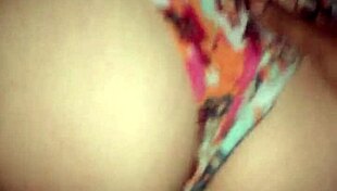 אה, זה לא לאהבה! תזיינו הכל, זונה, אני הולך לגמור מהעונג הזה!