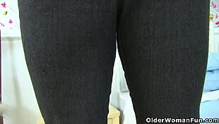 British Granny Sapphire Louise Dildos Her Old Pussy