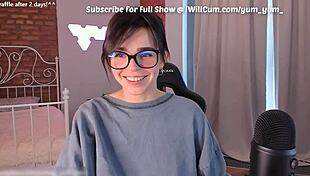 Wow, geeky nerd squirting creamy pussy!