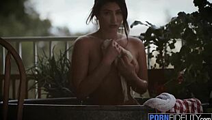 Boska dupa Daviny Davis wypełniona creampie! Ciasna dziurka w hardcore akcji!