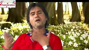 Watch This Bhojpuri Hot Song Nipple Show!