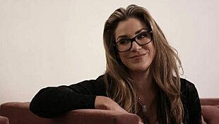 Aria Lee og Sarah Vandella slikker i 60fps