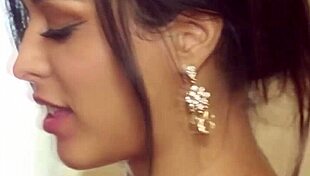 masseuse handles big client in shower