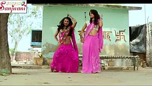 Watch This Bhojpuri Hot Song Nipple Show!