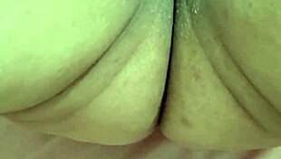 i sensualize in lingerie showing my beautiful tits and hairy pussy