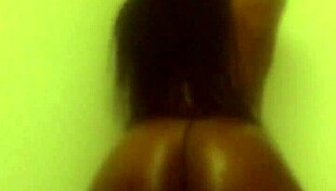 Dayna performs ass clapping routine