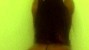 Dayna performs ass clapping routine