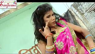 Watch This Bhojpuri Hot Song Nipple Show!