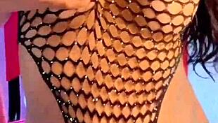 she sits so hot i love when she lets me cum in her mouth