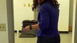 The real estate agent closes the deal with intense fucking