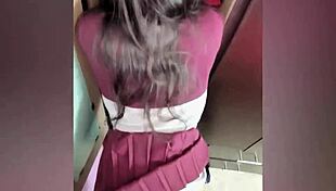 colegiala escondida con vecino, el cabrón graba todo, jovencita mexicana caliente doblando ropa, le llegan por atrás, la cogen y llenan de leche