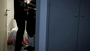 Mitsuri Spies How Tanjiro Fucks Shinobu In The Toilet - Bella Hentaigirl