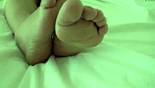 Franse stiefmoeder laat maagdelijke stiefzoon haar grote tieten kont en poes verkennen 😏