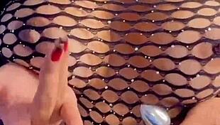 she sits so hot i love when she lets me cum in her mouth