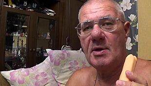 Мъжът ми обича да смуче, кани всички гей и би момчета.