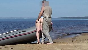 Can you believe this lady tourist bangs a boatman in public?