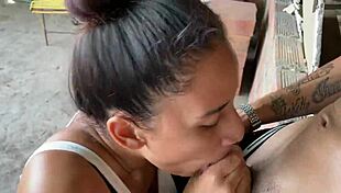 Pierwszy raz pieprzę ogromną cipkę mojej szefowej i spuszczam się w środku!