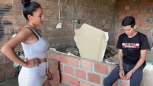 ¡Primera vez follando el coño enorme de mi patrona y me corro dentro!