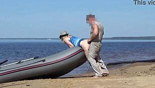 Can you believe this lady tourist bangs a boatman in public?