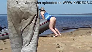 Can you believe this lady tourist bangs a boatman in public?