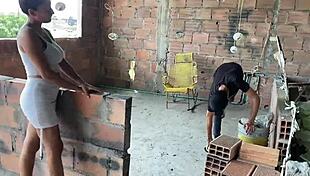 ¡Primera vez follando el coño enorme de mi patrona y me corro dentro!