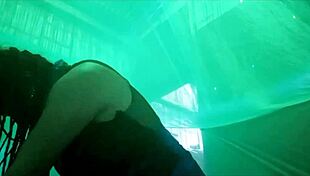 The stepson dares to live with his mother-in-law, giving her intense sex every day until she wants to leave her husband.