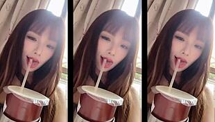 Xi yue performs daily masturbation as a gay model