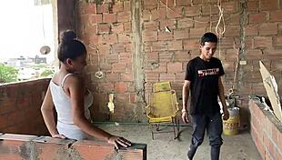 أول مرة أنيك كس رئيستي العملاق وأقذف داخلها!