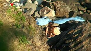 beach voyeurs catch quick fuck thinking secluded 😏