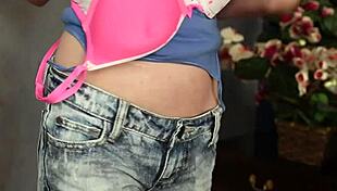 Sweetheart mesmerized by dick keeps sucking