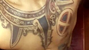 Djärv 2019 joker onanerar sin kuk i cosplay