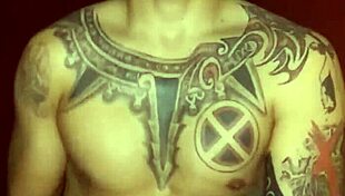 Bold 2019 joker jacks his dick in cosplay.