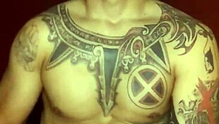 Bold 2019 joker jacks his dick in cosplay.