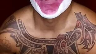 Bold 2019 joker jacks his dick in cosplay.