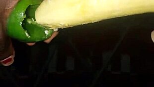Plantain Versus Poivron Je Mouille Et Je Jouis Fucking Mature Pussy Masturbation