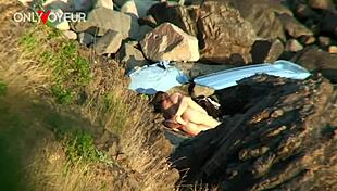 beach voyeurs catch quick fuck thinking secluded 😏