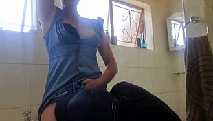 Upskirt pussy eating and fingering leads to orgasm in homemade scene