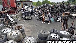 Hot Teen Gets Booty Fucked Outdoors!