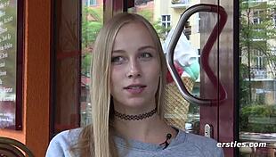 Sprachkorrespondentin Sirena Always Carries a Toy on Travels