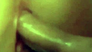 Primer plano de mi novia follando despues de tener una discuci�n