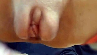 i see her shaved pussy dripping cum