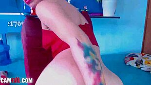 Camgirl obliterates her ass with toys until she squirts